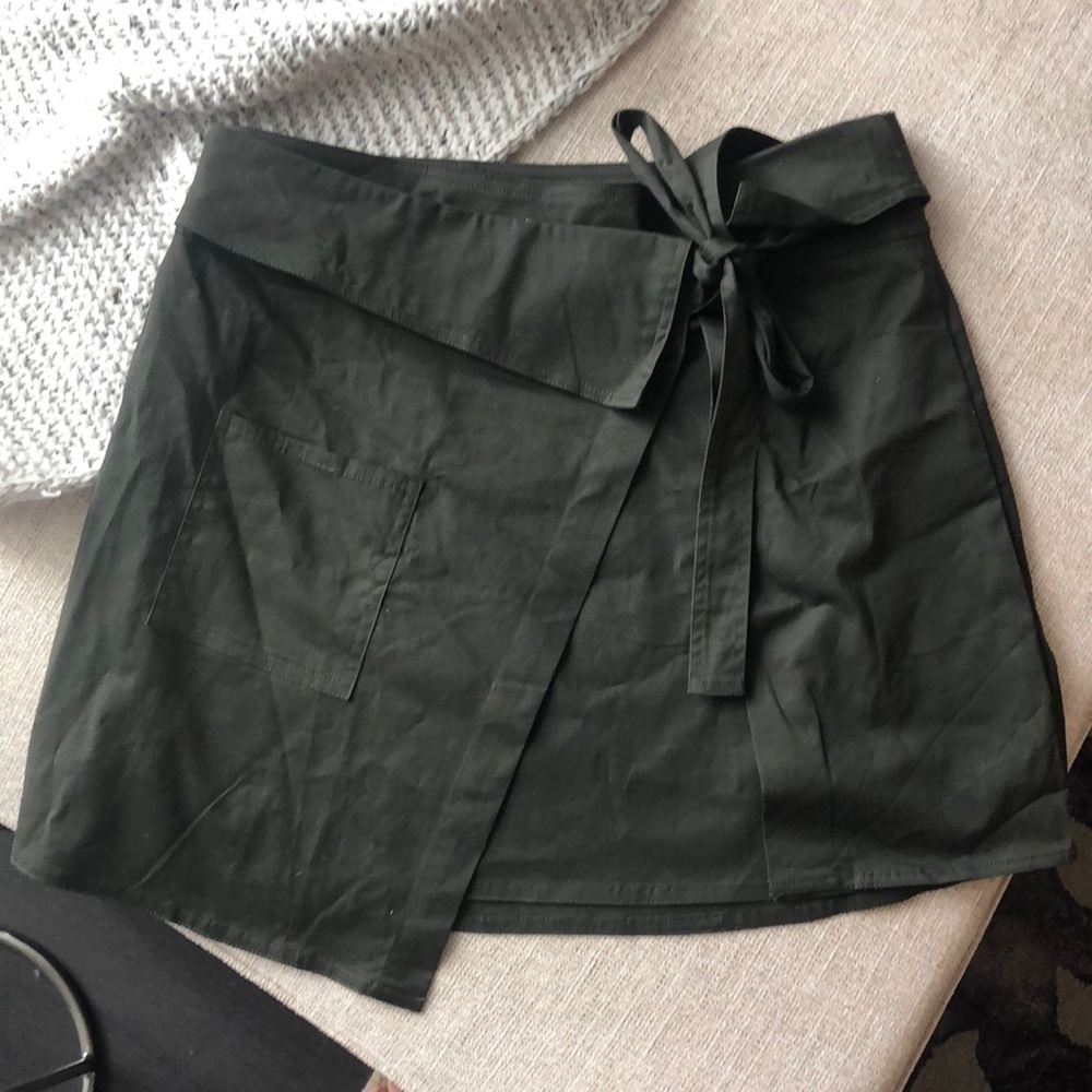 Never worn UO khaki wrap skirt with Tie
